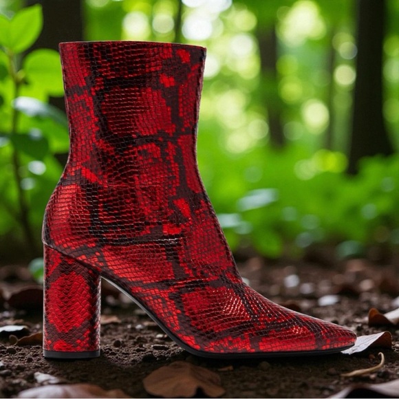 NIB Balenciaga Snakeskin Embossed Leather Boots Size 37 $1,150.00 - Picture 3 of 7